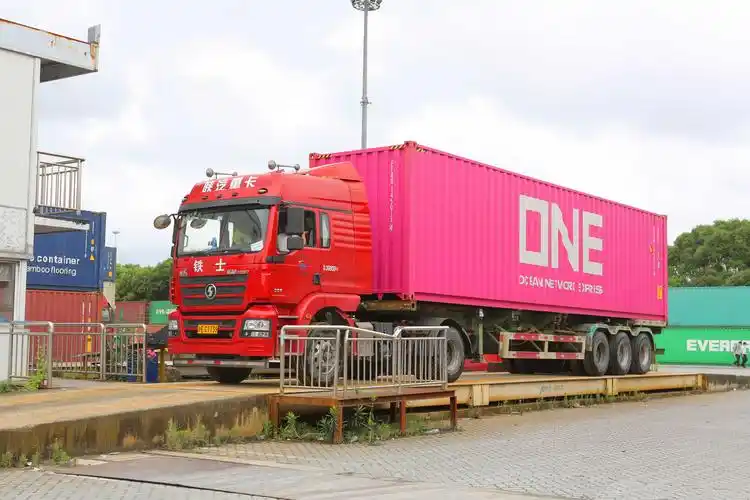 上港临港场站集并试点项目签约洋山港有了货运航站楼