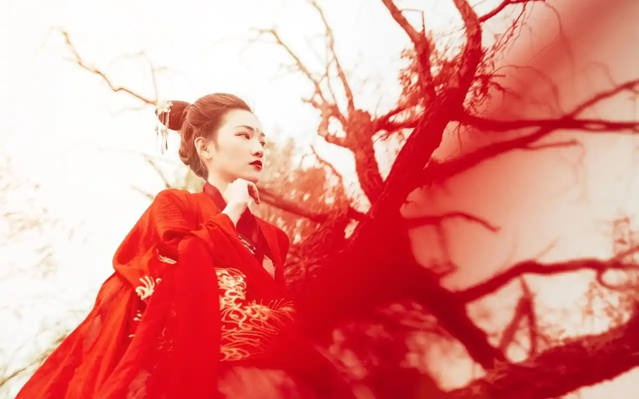 性感红衣古装美女高清桌面壁纸