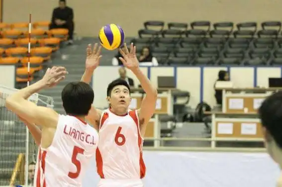 丁霞绯闻男友职业生涯坎坷,成绩不如丁霞,后加入业余排球俱乐部