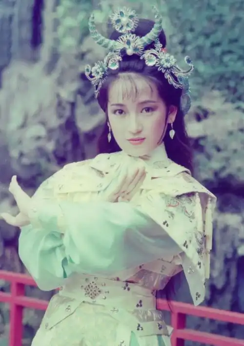 女星龚慈恩:情断黄日华,两任丈夫"背叛"她,60岁坚强优雅