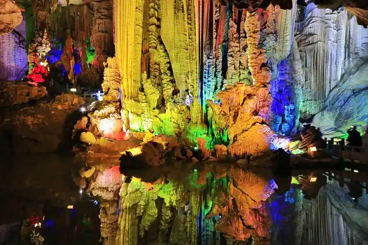 【携程攻略】桂林银子岩景点,银子岩 ,整个溶洞贯穿12座山峰,汇集了不