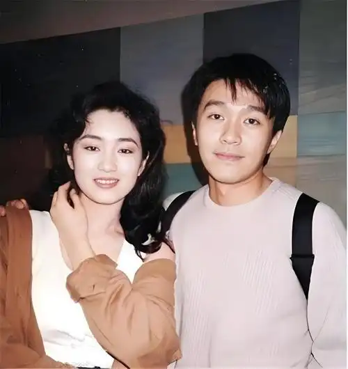 62岁周星驰露正脸照,网友感慨:时间都去哪儿了?