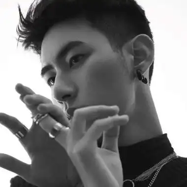 成熟稳重高端头像男,高端有品位男生头像_男生头像_头像控