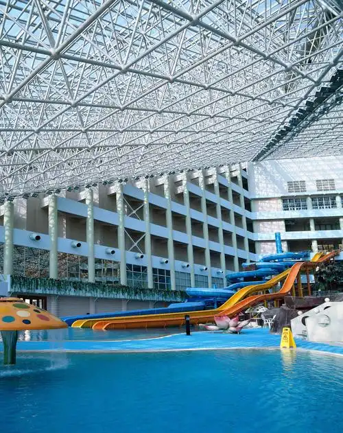 某酒店游泳馆图片