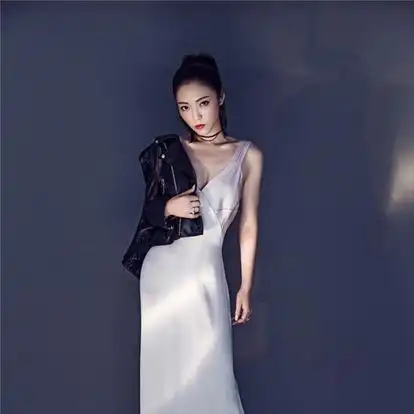 2004年,尹雨航出演个人首部影视剧《家有儿女》.