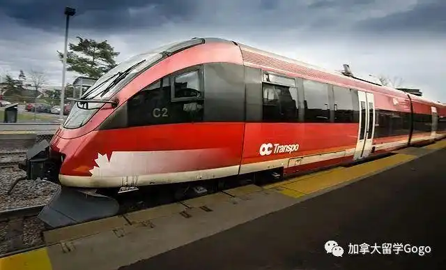 多伦多叫subway,温哥华叫sky train,渥太华叫o-train,卡尔加里是c
