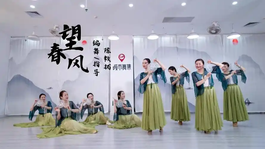 温婉团扇古典舞《望春风》闽南语调与优美动人的舞姿完美融合在一起