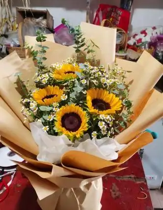 4朵向日葵小雏菊混搭韩式花束