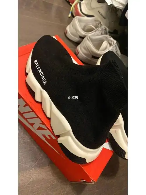 多伦多出闲置巴黎世家袜子鞋和aj11