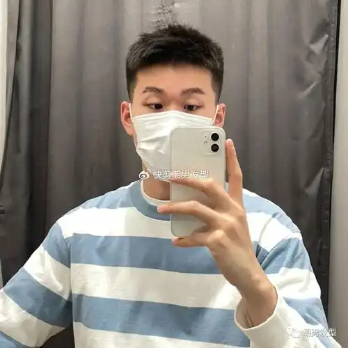 现在很多年轻的男生在选择发型的时候,都会选择一些比较易打理的时髦