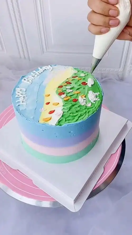 充满创意的奶油蛋糕,看起来就像是一幅漂亮的风景画