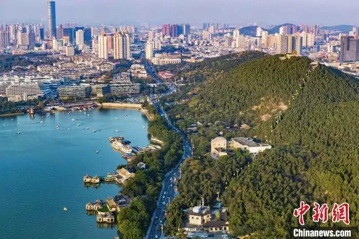 航拍徐州云龙山水一城青山半城湖