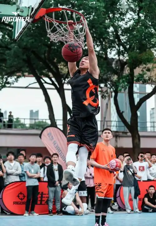 炸女球员7记3分打爆男生队韩曙光李玮颢扣篮对决真神仙打架啊