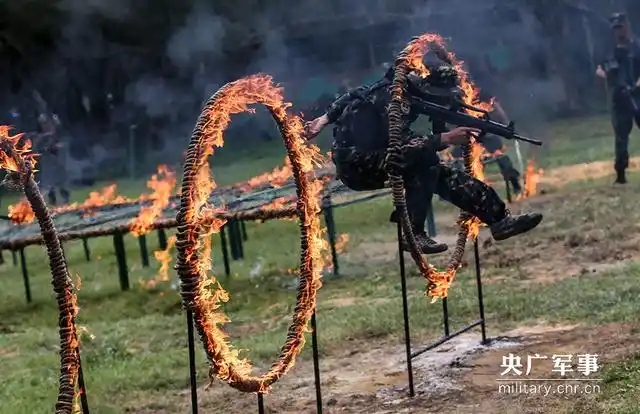 超猛!驻香港部队官兵的"魔鬼"训练
