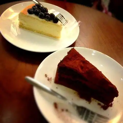 2019星巴克(香港科学园店)美食餐厅,蓝莓芝士蛋糕:面层是新鲜蓝.