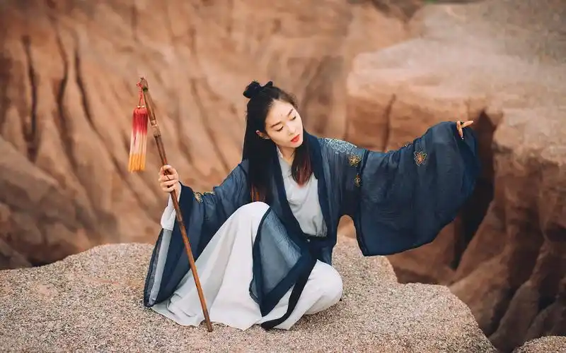 古装持剑少女唯美侠客风写真高清壁纸