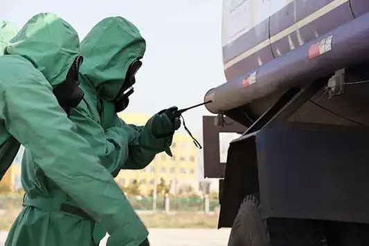 平顶山市叶县民兵防化救援连开展应急救援演练