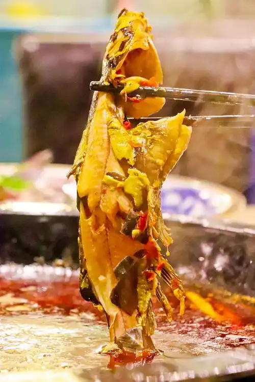 黄辣丁鳕鱼吃到爽泸州排队也要吃的鱼火锅霸气来袭