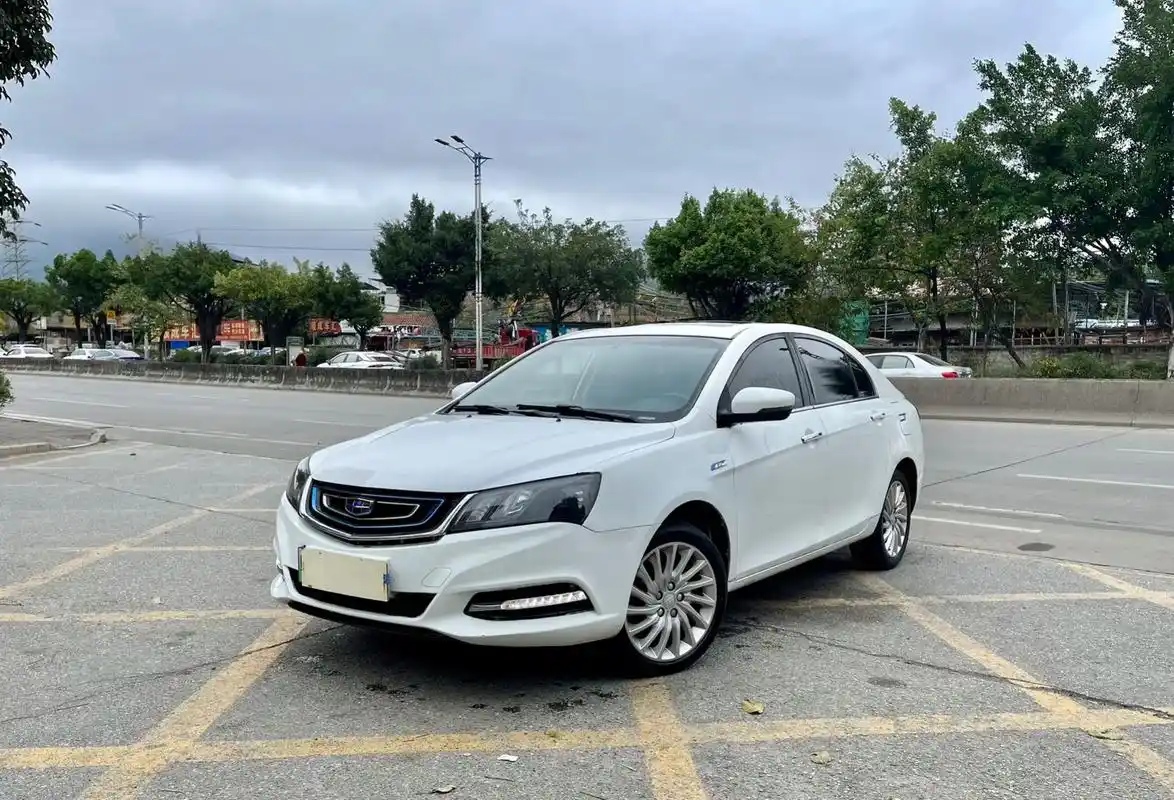 新能源来啦.吉利帝豪ev300 17年上牌 新能源 续航25 - 抖音