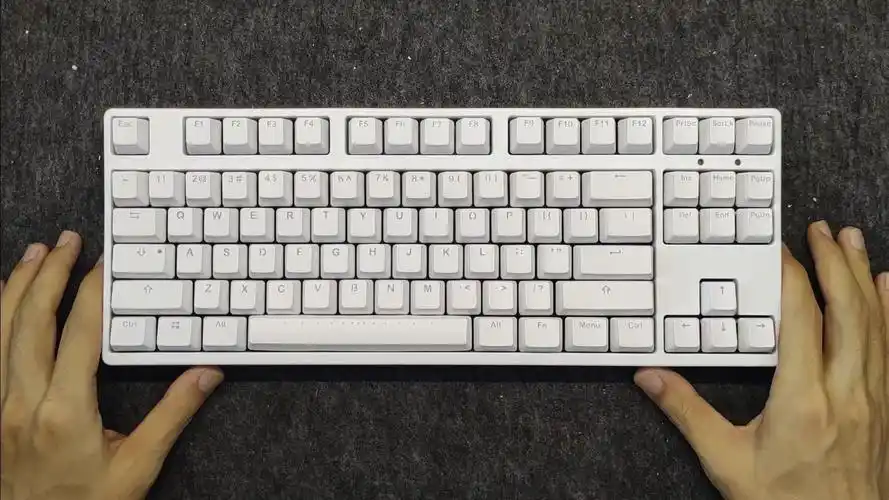 键盘定制一把素净纯白的87键机械键盘搭配佳达隆黄轴轴体全润大键调教