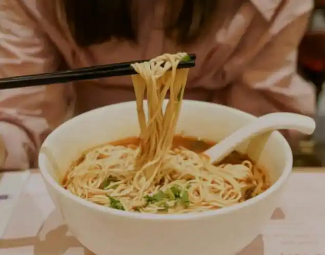 有的人每天早餐或者晚饭都会下点面条吃,尤其是一个人在家时就会选择