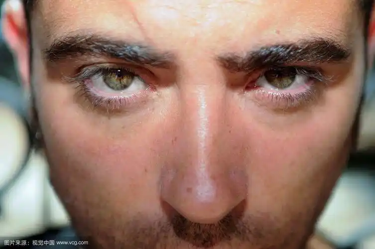 男人眼睛的特写