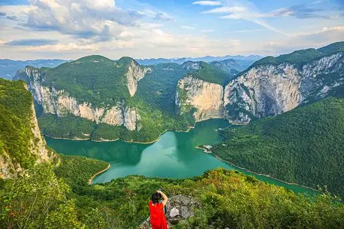 清江蜿蜒八百里 蝴蝶岩前化作蝶