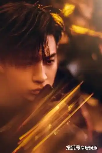 秦霄贤情人节营业照曝光,这颜值简直没谁了,光是看照片就让人心动不已