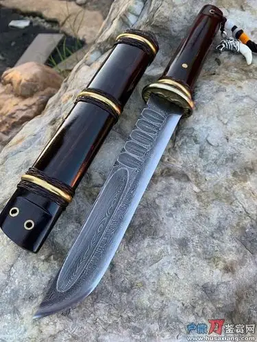 户撒大血槽匕首型唐刀