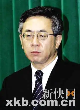 内阁官房长官町村信孝将兼任农林水产大臣一职.太田诚