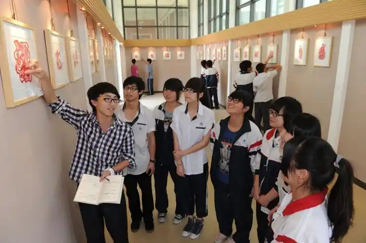 高中课程改革巡礼宁波市五乡中学:从有限到无限——学校教育空间的