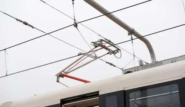 高铁速度如此快难道上面的受电弓不会被磨断吗看完涨见识了