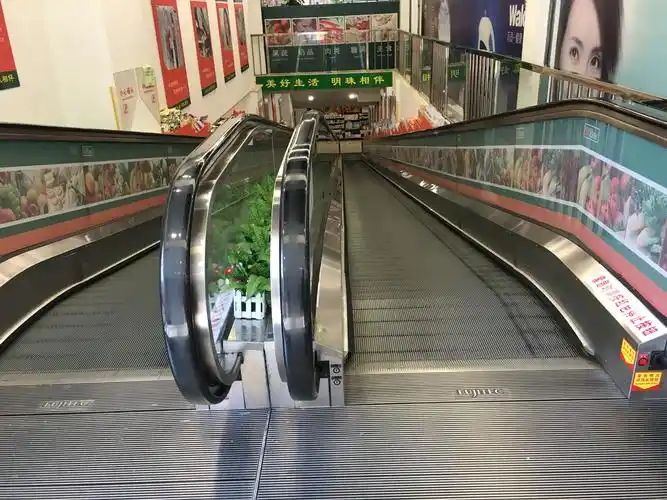 为什么超市多用自动人行道而不用阶梯式的扶梯