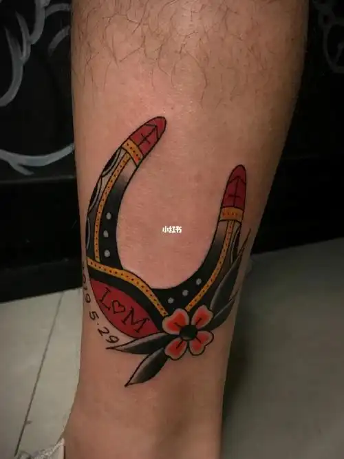 幸运马蹄铁[doge]#纹身 # #上海纹身 # #oldschool纹身 # #马蹄铁纹身