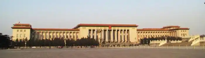 中共中央,国务院决定兴建十大建筑,以展现建国十年来的建设成就