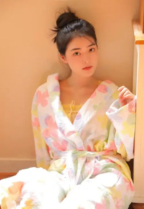 睡衣美女模特诱人性感私房写真