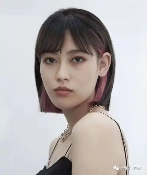 2022夏天超火的挂耳染短发