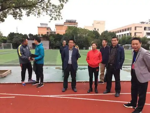 省校园足球调研组来袍江中学调研校园足球工作开展情况