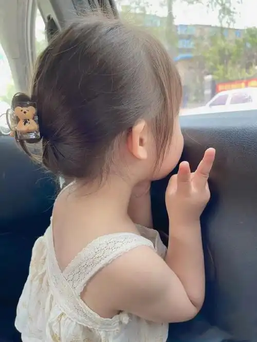 可爱小女孩背影头像