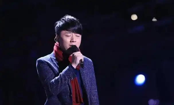 扎西平措在好声音比赛中成为首位藏族冠军,赢得了大家的热烈关注.