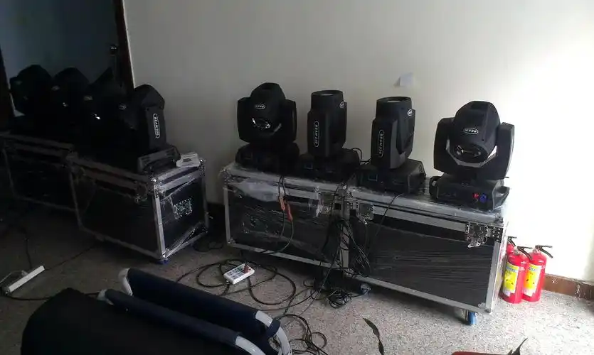 中山庆典自有舞台灯光音响,新进8台光束灯