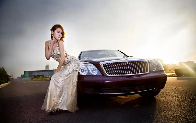 迈巴赫车模性感高清桌面壁纸