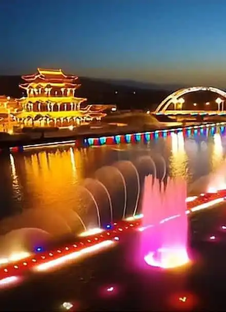 嘉峪关南湖的夜景很美欢迎前来参观