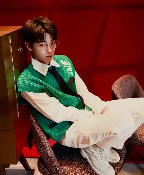 丁禹兮休闲帅气写真