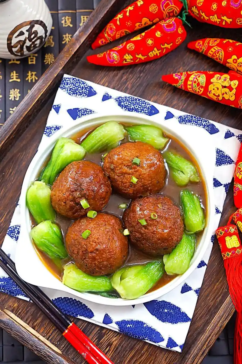 来试试,红烧狮子头不一样的做法