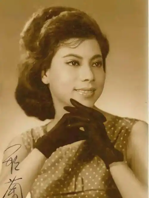 "鬼后"罗兰:凭裘千尺走红,87岁无人敢娶,却被古天乐视为亲人_母亲