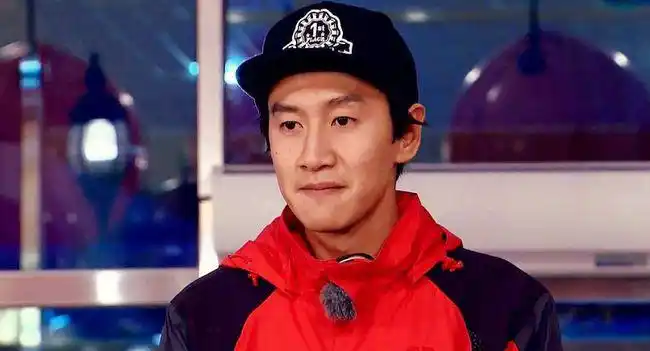 李光洙车祸脚踝骨折10年来首次缺席runningman节目录制