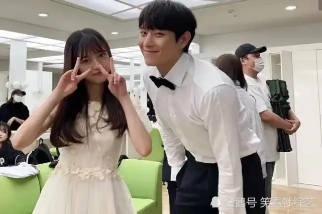 饰演朱硕勋的金永大接到剧本后,急忙给饰演裴露娜的演员金贤秀打了