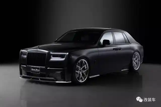 千万级别的新款劳斯莱斯幻影改至全黑外观后更有高冷范