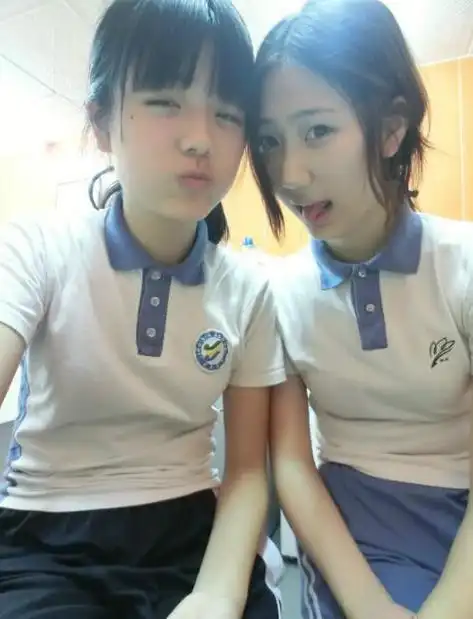 搞笑gif图:现在的中学生居然发育的这么好,长大后真是不得了